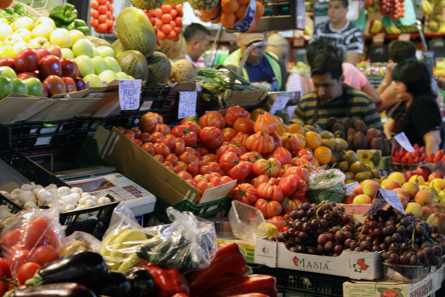 Овощи на рынке Бокерия