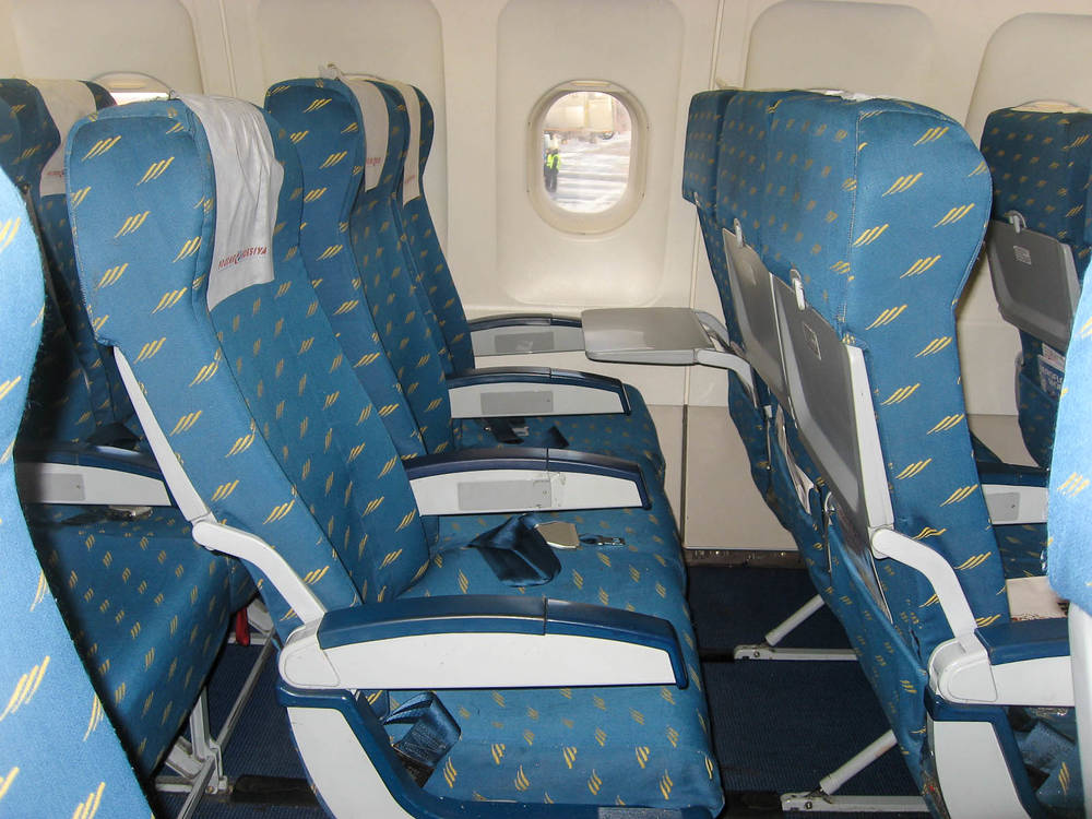 Шаг между креслами в самолете