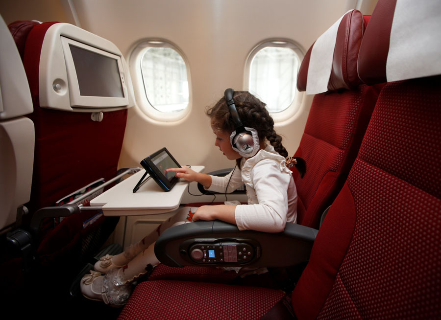 Ребенок в самолете без родителей