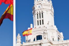 Испанские флаги в Мадриде