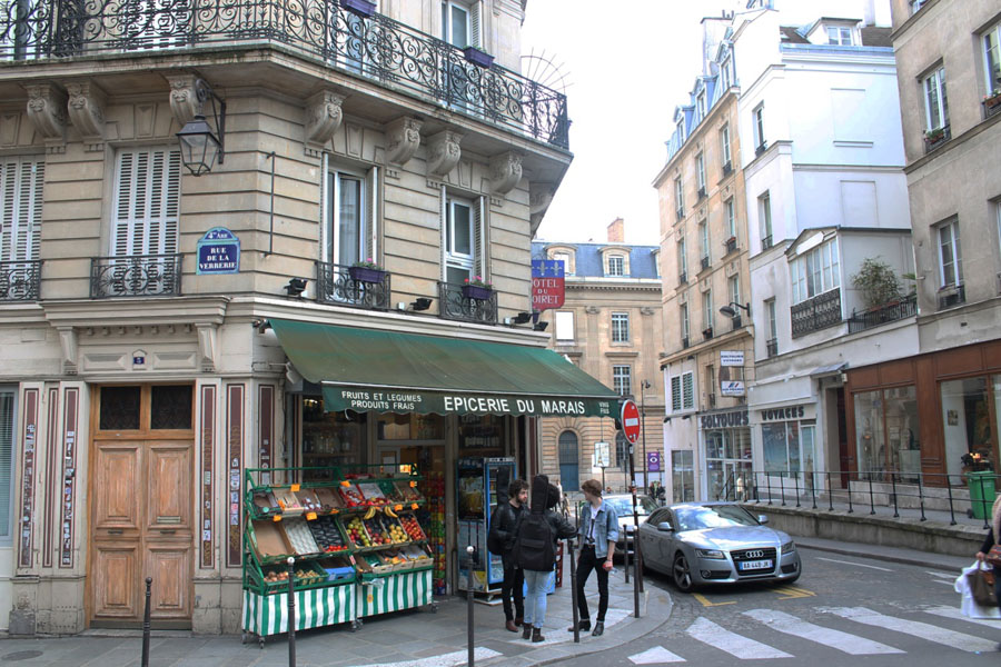 Улица в квартале Маре в Париже