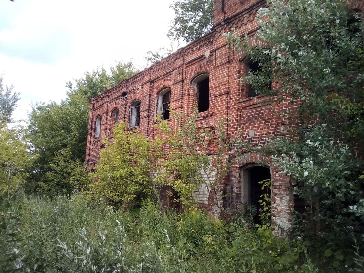 Развалины завода