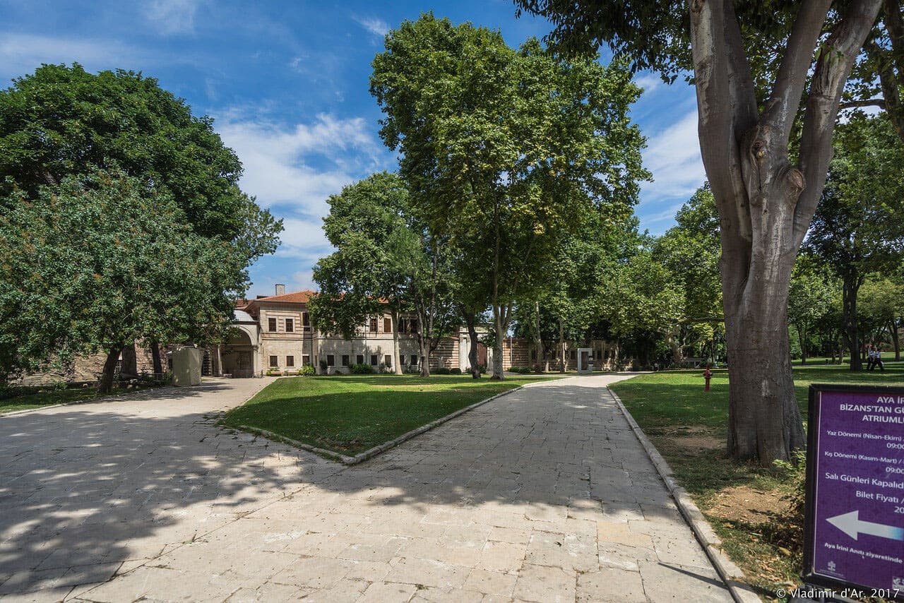 Первый двор